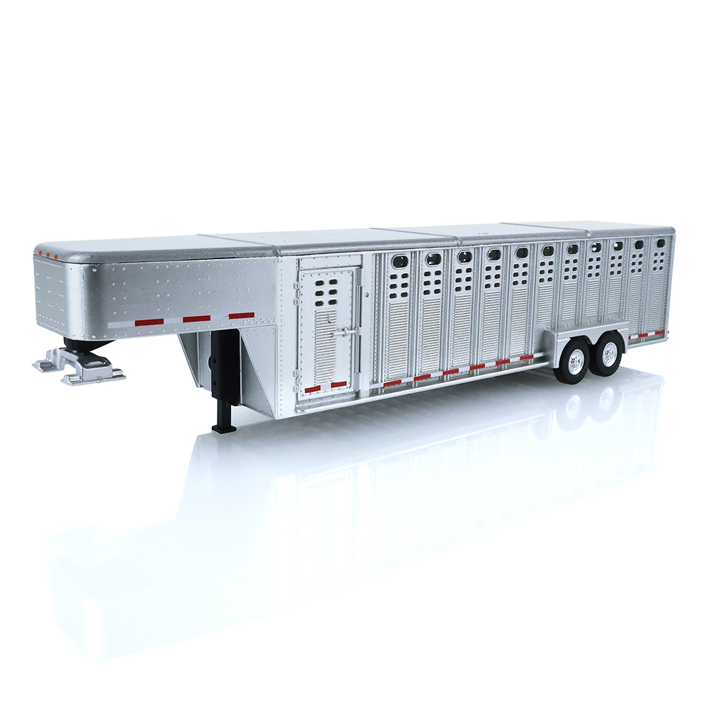 2018 Nissan Titan XD Pro‐4X ‐ Custom Deep Blue Pearl with Livestock Trailer