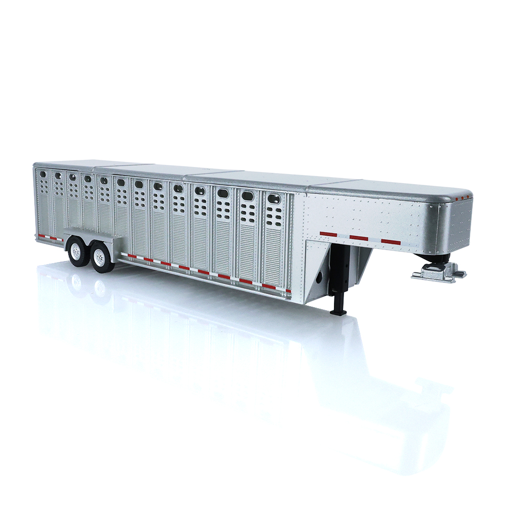 2018 Nissan Titan XD Pro‐4X ‐ Custom Deep Blue Pearl with Livestock Trailer