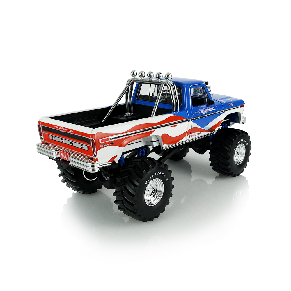 Kings of Crunch - Bigfoot #1 - 1979 Ford F-250 Monster Truck USA 250 Tribute with 1:18 Bob Chandler Standing Figure